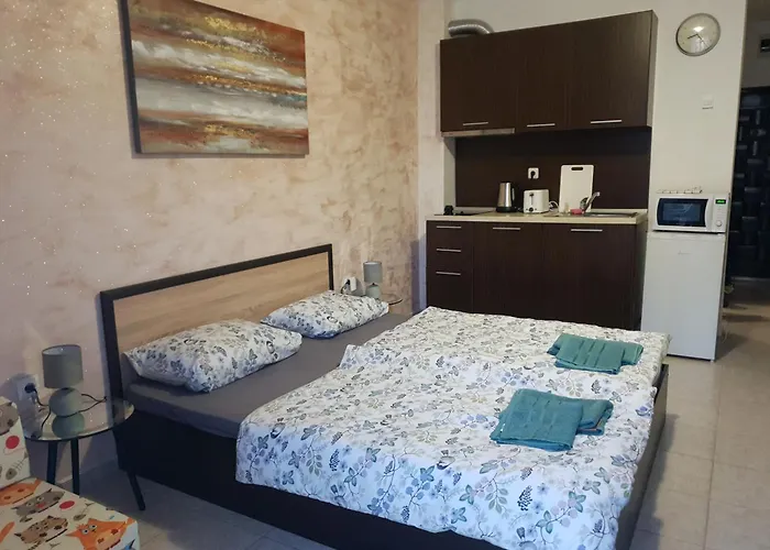 Cozy Apartment By Julie